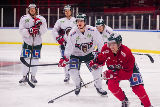 Frölundas Johan Sundström (mitten)
