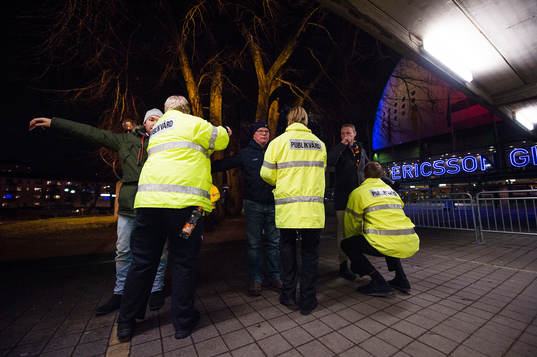 Förhöjt säkerhetsläge med fullskalig visitation