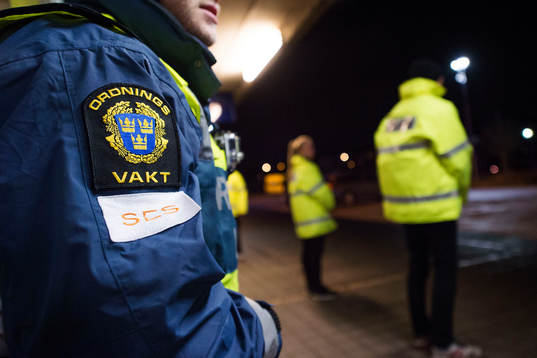 Förhöjt säkerhetsläge med fullskalig visitation