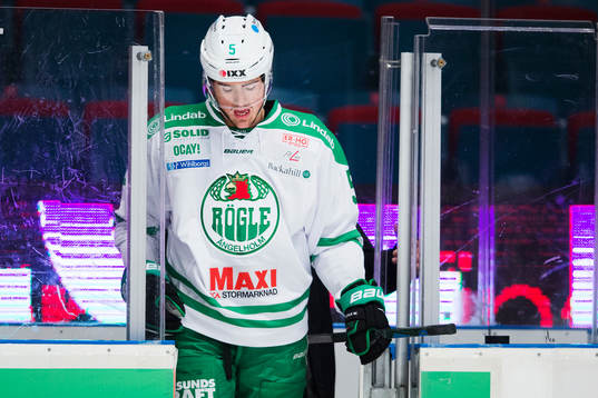 Rögles Alen Bibic tilldelas en matchstraff