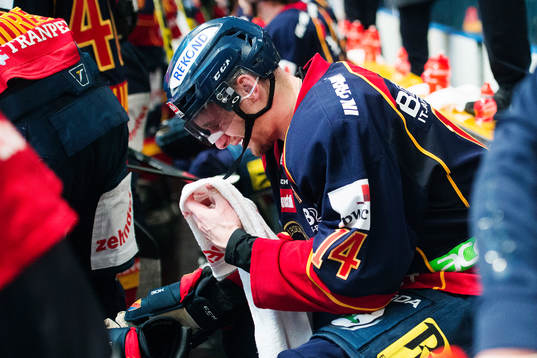 Djurgårdens Alexander Fällström utgår skadad