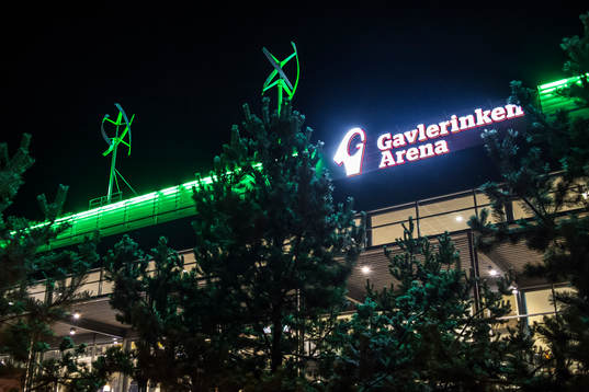 Snö på träden utanför Gavlerinken Arena före