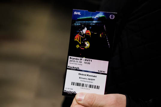 Biljett före ishockeymatchen i SHL mellan Brynäs och Hv71