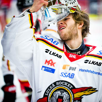 Luleås målvakt Filip Gustafsson deppar