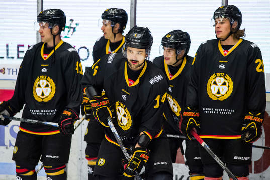 Brynäs Johan Alcén före ishockeymatchen i SHL mellan