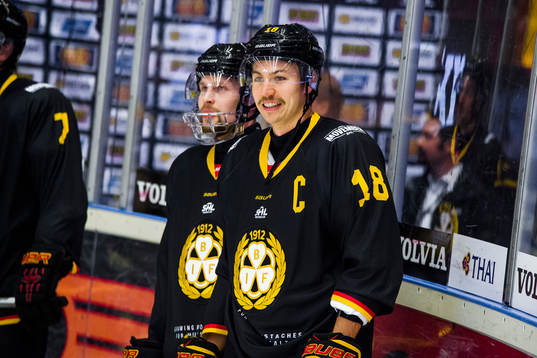 Brynäs Anton Rödin före ishockeymatchen i SHL mellan