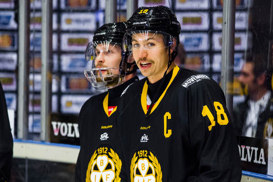 Brynäs Anton Rödin före ishockeymatchen i SHL mellan
