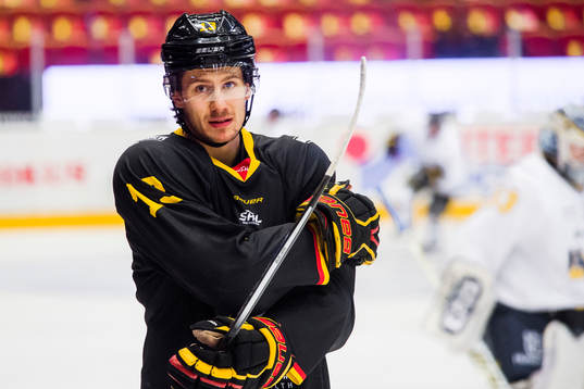 Brynäs  Sondre Olden före ishockeymatchen i SHL mellan