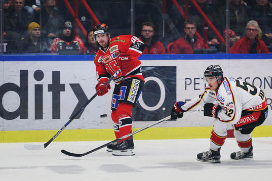 Örebros Jakub Petruzalek och Luleås Karl Fabricius