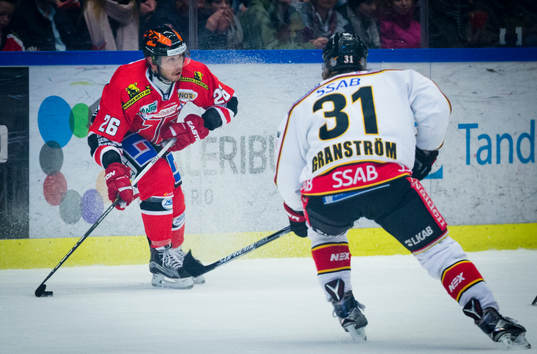 Örebros Greg Squires