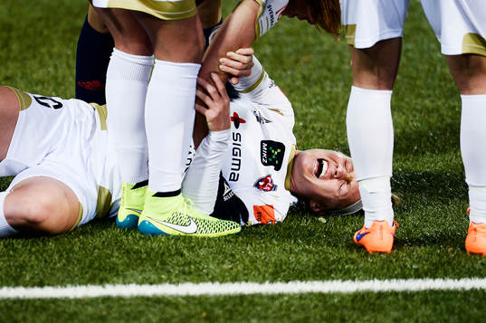 Rosengårds Josee Belanger har ont