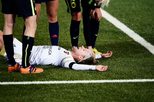 Rosengårds Josee Belanger har ont