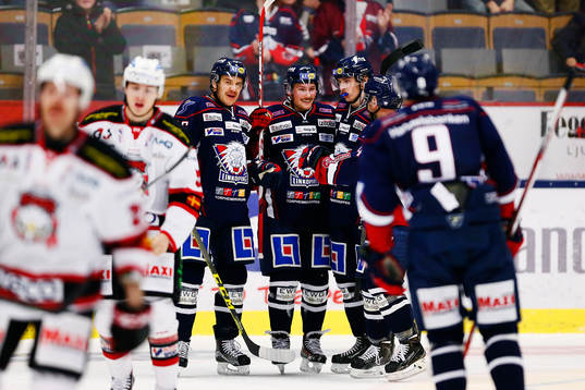 Linköpings Anton Blomberg gör 1-0 och jublar
