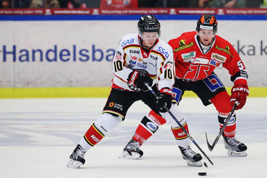 Luleås Toni Rajala och Örebros Johan Motin