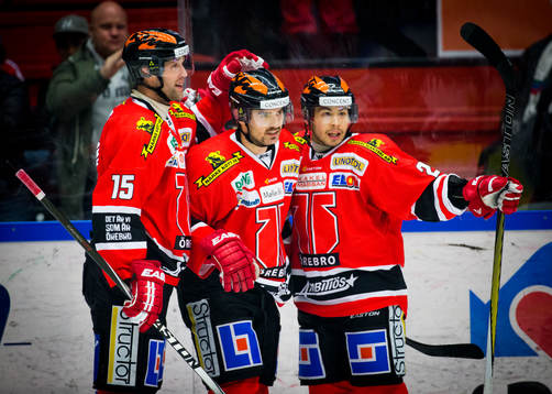 Örebros Martin Johansson gör 1-0 och jublar med Henrik