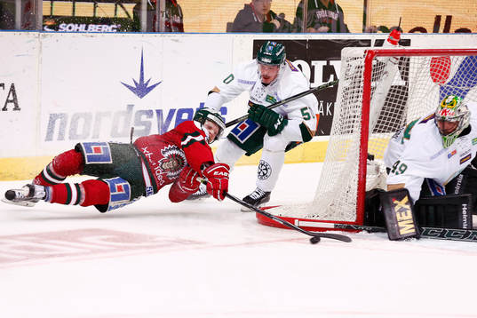 Frölundas Ryan Lasch och Färjestads Sebastian Erixon