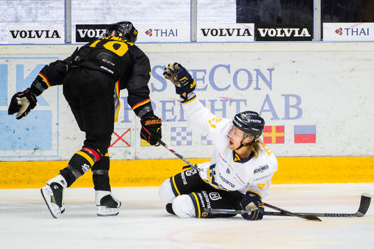 s Mattias Tedenby i en kamp som slutar med utvsning för