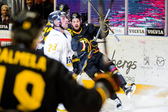 Brynäs Jesper Ollas jublar
