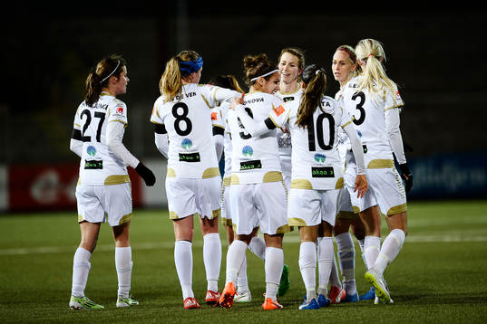 Rosengårds spelare jublar