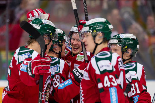 Frölundas Artturi Lehkonen jublar och omfamnas