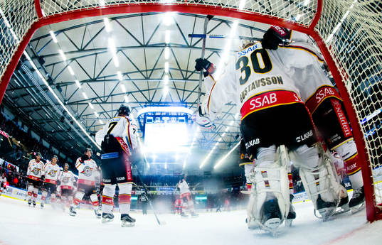 Jubel framför Luleås målvakt Filip Gustafsson