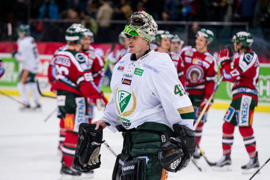 Färjestads målvakt Justin Pogge deppar