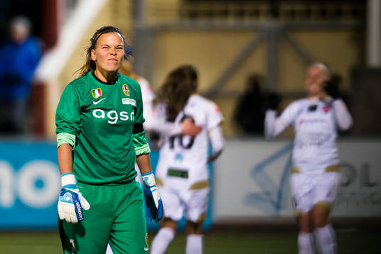 Veronas målvakt Stephanie Öhrström deppar medan