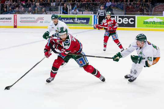 Frölundas Robin Figren mot Färjestads Sebastian Erixon