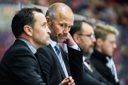 Brynäs assisterande tränare Tommy Sjödin deppar