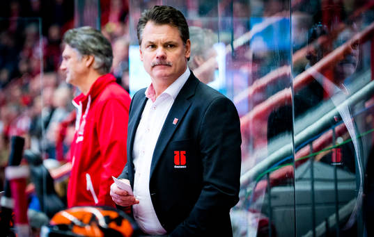 Örebros assisterande tränare Lars Ivarsson med mustasch