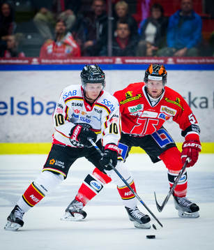 Luleås Toni Rajala och Örebros Johan Motin