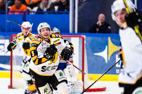 Skellefteås Niclas Burström jublar