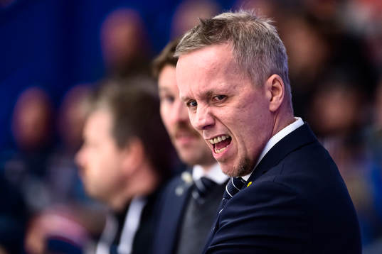 Skellefteås tränare Hans Wallson gör en grimas