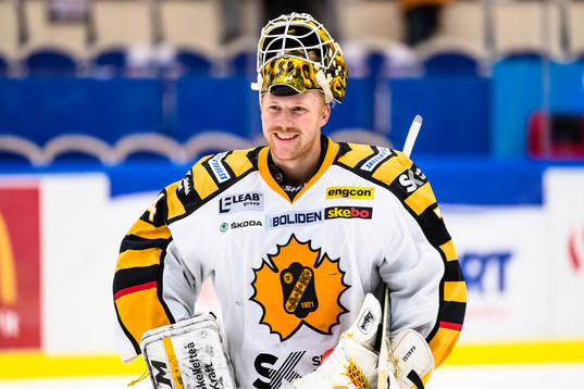 Skellefteås målvakt Erik Hanses jublar