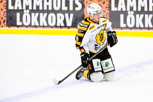 Skellefteås Patrik Zackrisson grinar illa