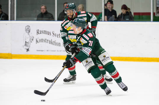 Tingsryds Eric Castonguay med pucken