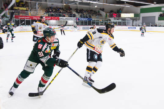 Tingsryds Joakim Högberg och Panterns Fabian Lundh