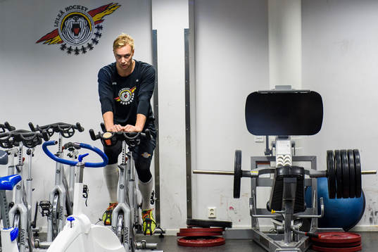 Luleås Johan Harju sitter på motionscykeln