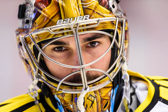 Brynäs målvakt Bernhard Starkbaum på uppvärmningen