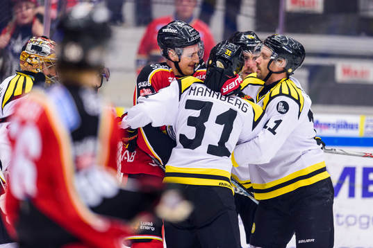 Luleås Anton Hedman och Brynäs Daniel Mannberg i bråk
