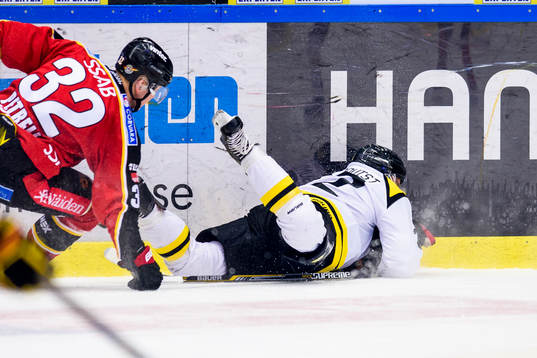 Brynäs Jörgen Sundqvist åker in med huvudet i sargen