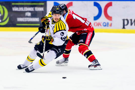 Brynäs Anton Rödin med pucken