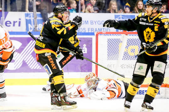 Skellefteås Patrik Zackrisson  och Jimmie Ericsson jublar