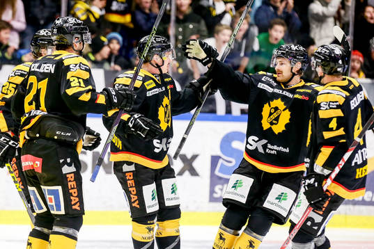 Skellefteås Patrik Zackrisson  och Jimmie Ericsson jublar