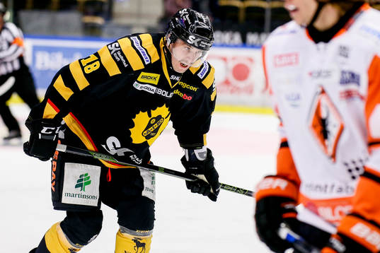 Skellefteås Pontus Petterström fick ett skott på låret