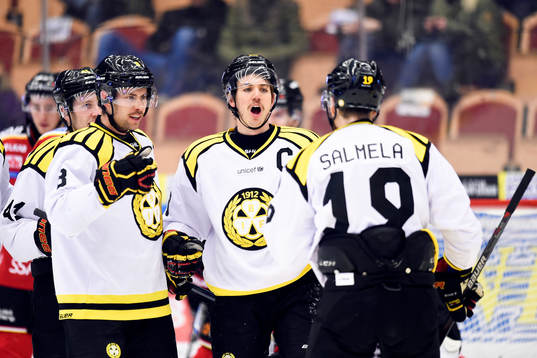 Brynäs Anton Rödin jublar