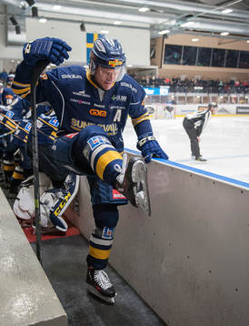 Sundsvalls Mathias Månsson värmer upp innan