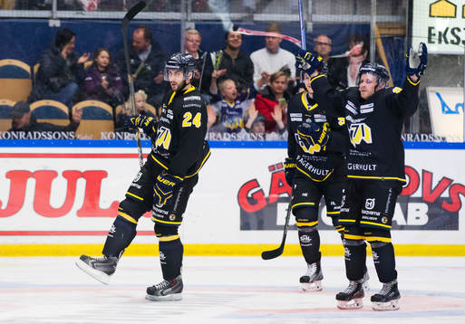s Erik Christensen, Ted Brithén och Mattias Tedenby jublar