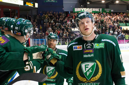 Färjestads Johan Ryno firar mål