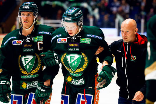 Färjestads Joakim Nygård får hjälp av isen